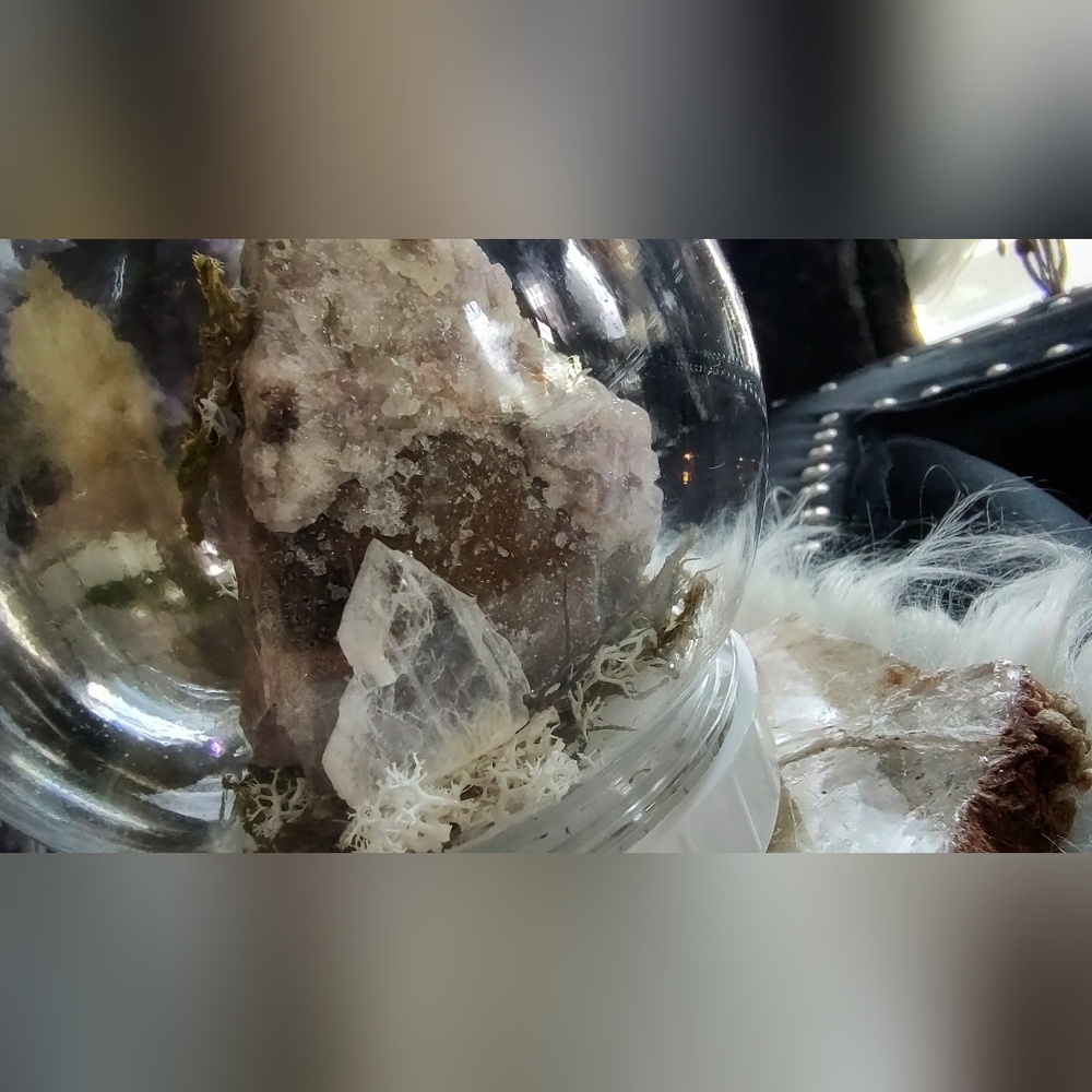 Plastic Moss Dome w/ Thunder Bay Amethyst - Picture 8 of 9